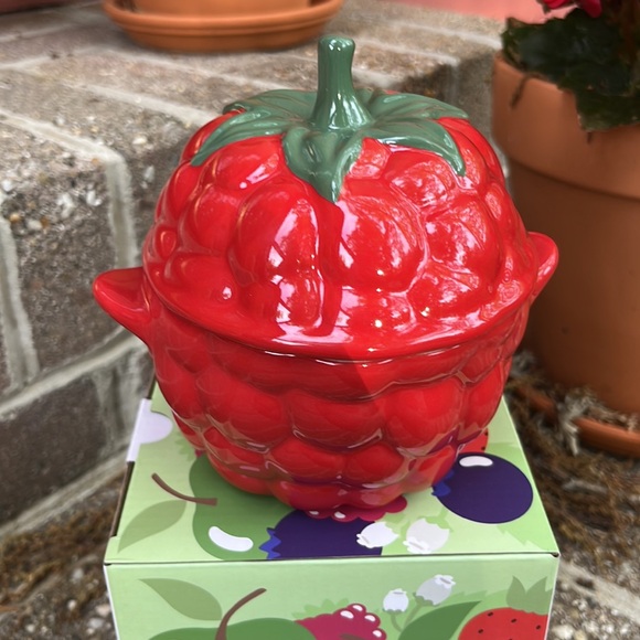 LE CREUSET RASPBERRY CASSEROLE - Picture 2 of 6